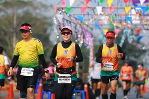 BIB: 434, 1045, 48050
                            <button type="button" onclick="openModal(9925621)" class="btn btn-primary btn-sm float-right btn-popup" data-toggle="modal" data-target=".modal-high-quality">
                        <i class="fas fa-shopping-cart"></i> Add to Cart
                    </button>
                                            <button type="button" onclick="isThisMe(9925621, true)" class="btn btn-success btn-sm float-right btn-popup btn-isme hidden" data-toggle="tooltip" data-placement="bottom" title="นี่คือรูปของคุณใช่ไหม คลิกที่นี่เพื่อเอาเข้าอัลบั้ม">
                        <i class="fas fa-plus"></i> Add to album
                    </button>
                    <button type="button" onclick="isThisMe(9925621, false)" class="btn btn-warning btn-sm float-right btn-popup btn-isnotme hidden">
                        <i class="fas fa-ban"></i> Remove from album
                    </button>